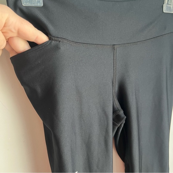 Under Armour HEATGEAR Compression Leggings w/ Cutout Details - Small - Picture 3 of 10